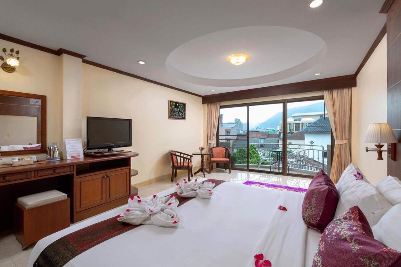 Centre Point Nanai Hotel Patong Kültér fotó