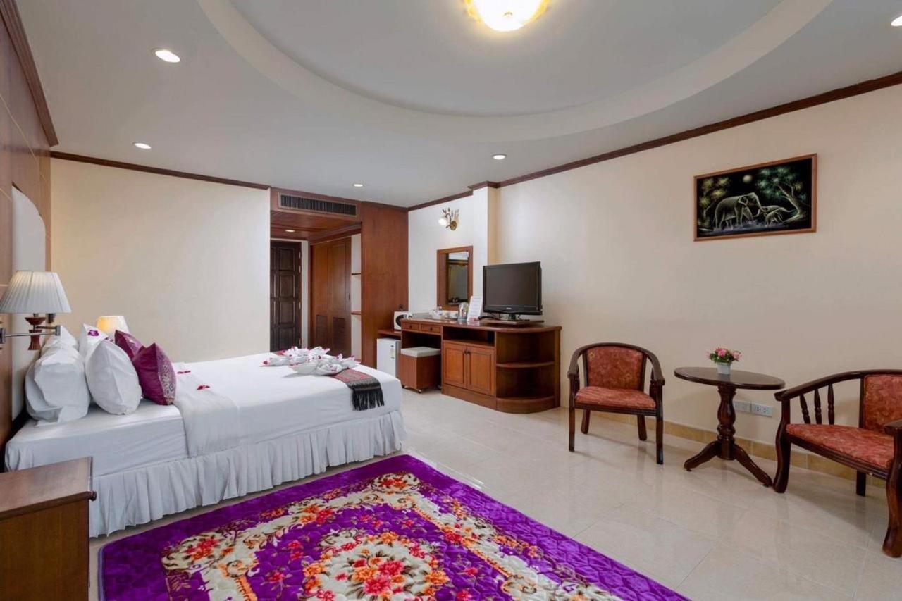 Centre Point Nanai Hotel Patong Kültér fotó
