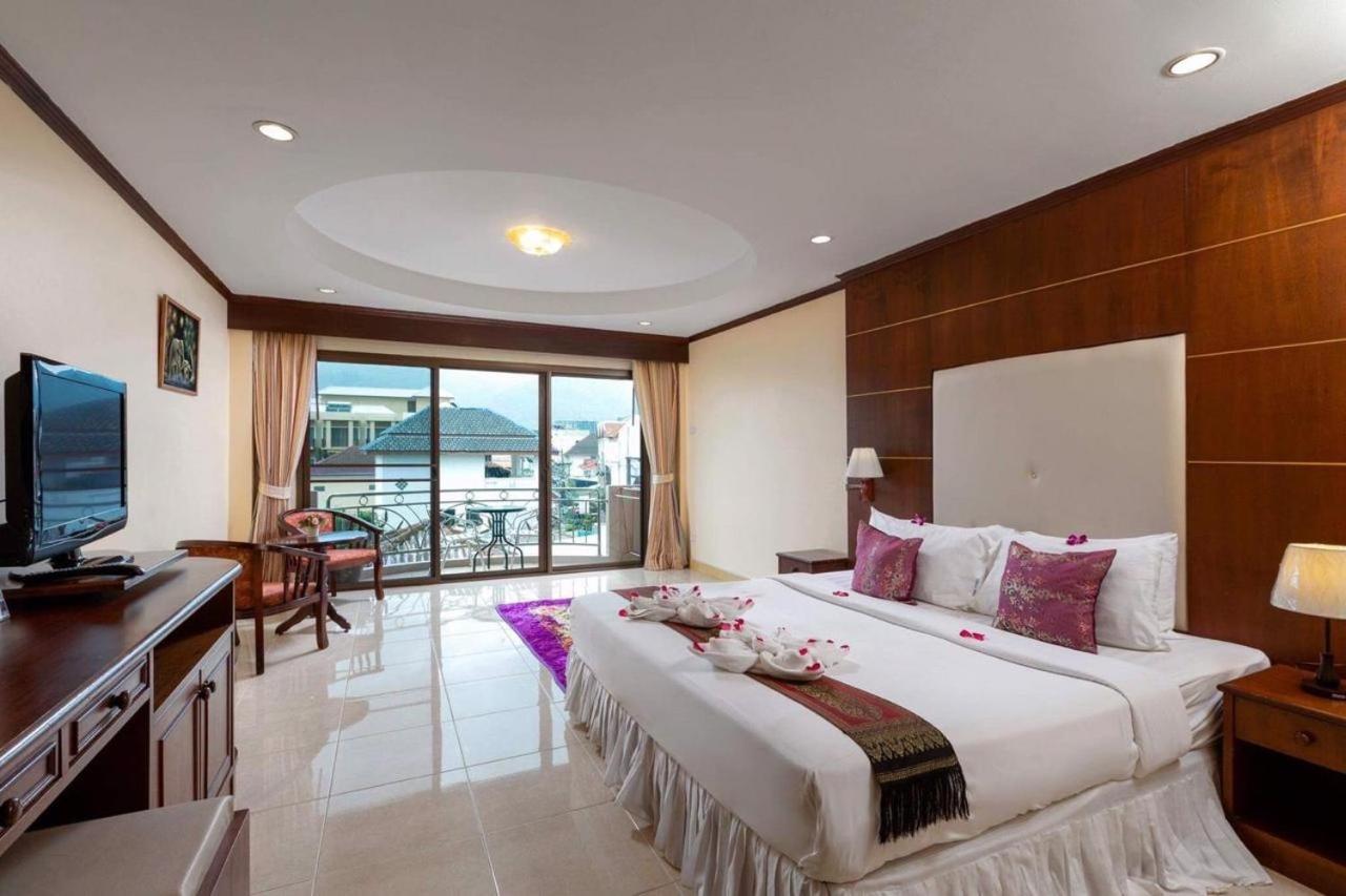 Centre Point Nanai Hotel Patong Kültér fotó
