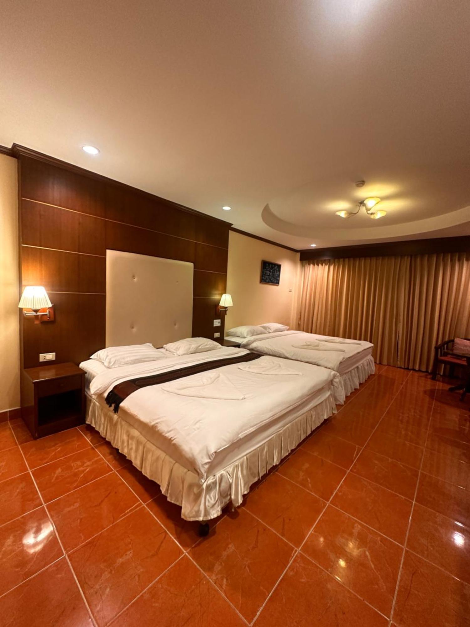 Centre Point Nanai Hotel Patong Kültér fotó