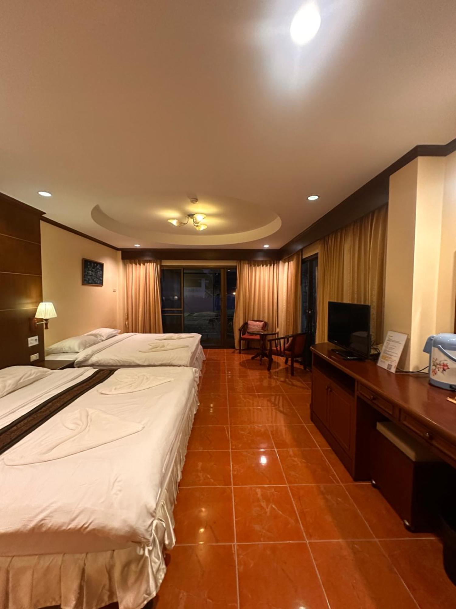 Centre Point Nanai Hotel Patong Kültér fotó